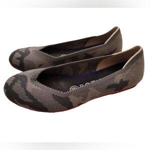 - Rothy’s RetIred Grey Camouflage Round Toe Red Sole Flat size W6